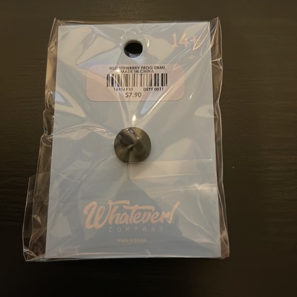 Hot Topic Strawberry Frog Enamel Pin NWT - Picture 4 of 4